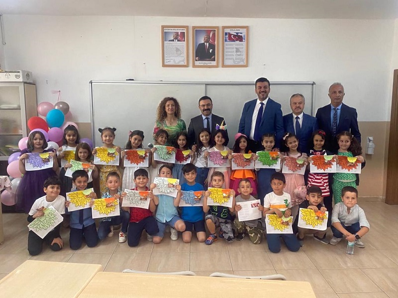 Kaymakamımız Sayın Cüneyt Caner, Öğrencilerin Karne Sevinçlerine Ortak Oldu.