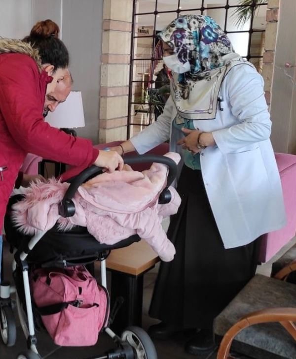 İlçe Sağlık Müdürlüğü Görevlileri, Depremzede Vatandaşlarımıza Yerinde Sağlık Hizmeti Sunuyor.
