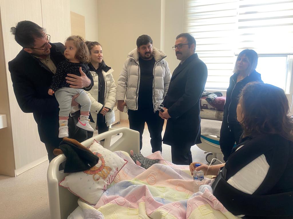 Kaymakamımız Cüneyt Caner, Ürgüp’e Gelen Depremzedeleri Hastanede Ziyaret Etti